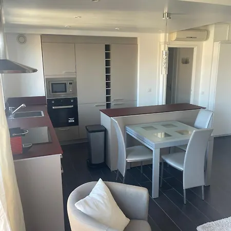 Belle Vue Apartment *